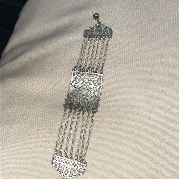 Vintage Victorian style Elegant Silver-tone and Green Bracelet - Picture 4 of 6